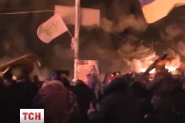 Для музея Майдана ищут первый водомет и сожженный автобус 'Беркута'