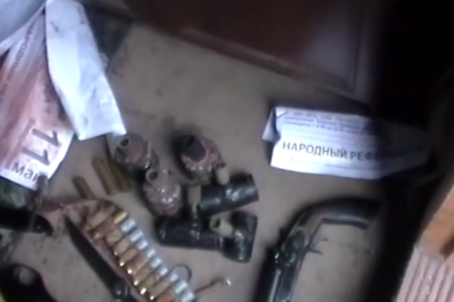 Близ Мариуполя обезврежена группа диверсантов с арсеналом оружия: опубликовано видео