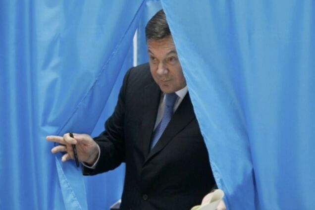 Этого на выборах мы больше не увидим. Смешные фото голосующего Януковича