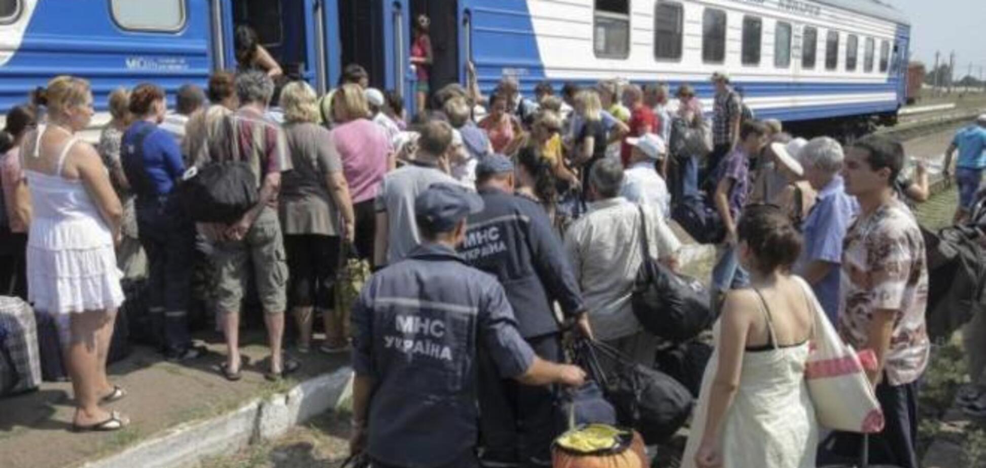 Только по официальным данным с Донбасса сбежали более 400 тыс. человек