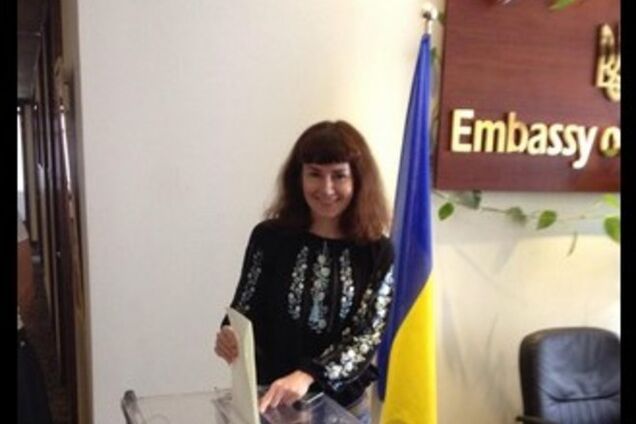 Украинцы голосуют на парламентских выборах за границей: опубликованы фото