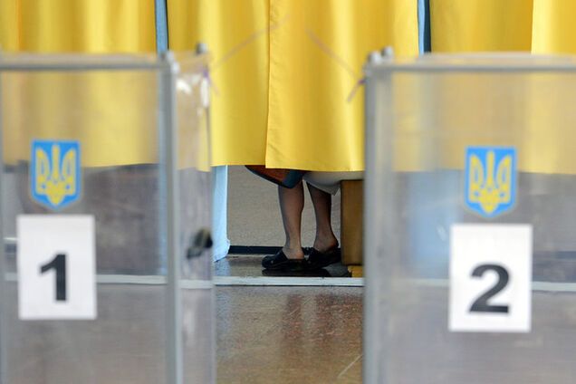 В Украине проходят внеочередные парламентские выборы