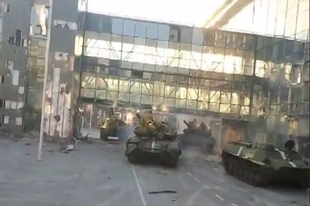 В сети появилось эксклюзивное видео танкового боя между 'киборгами' и террористами