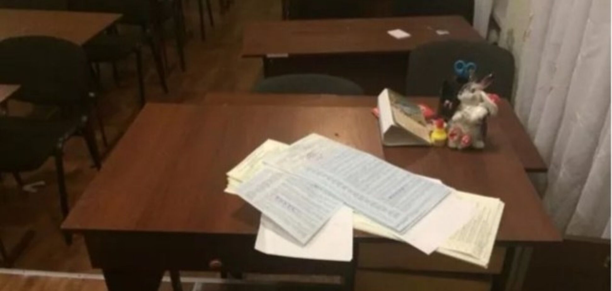 Опубликованы фото найденной бойцами АТО партии спрятанных бюллетеней