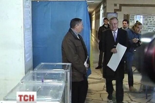 Симоненко надеется на здравый ум избирателей, а Гриценко – на свержение негодяев