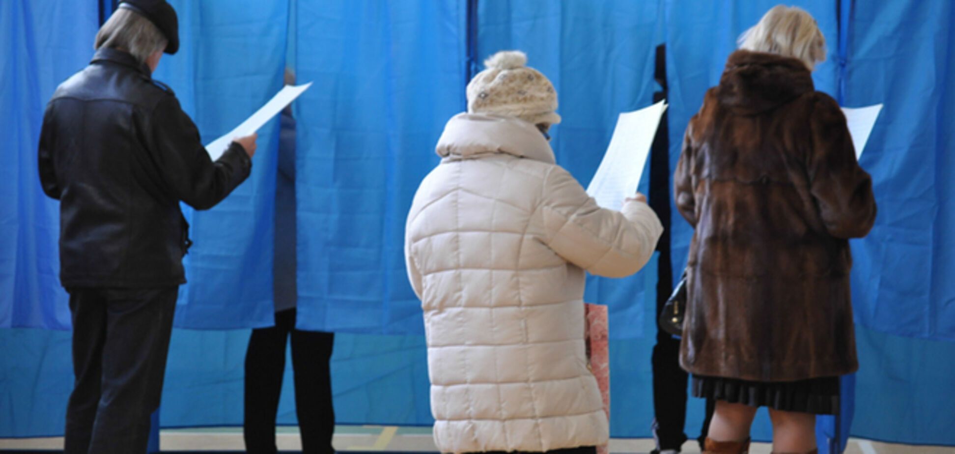 В Харькове на избирательном участке задержали мужчину с автоматом