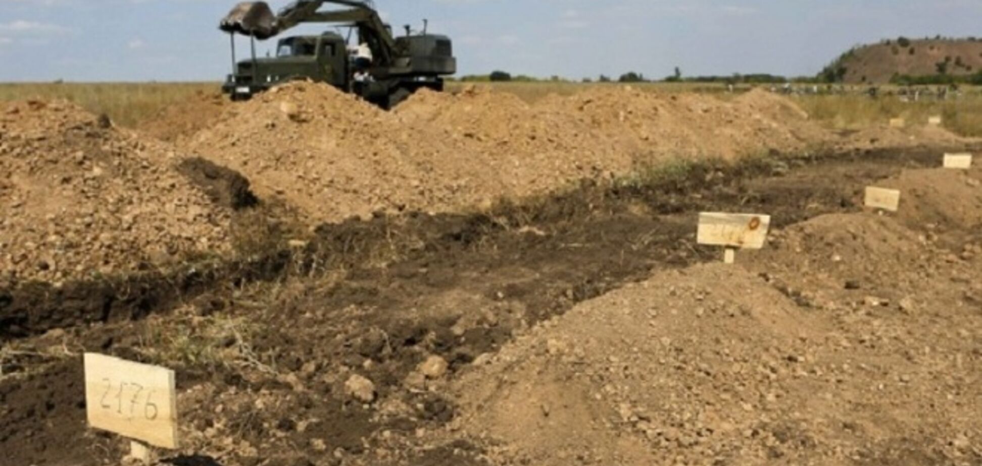 Журналист о главном позоре России Путина: для власти мы все - безымянные таблички на крестах
