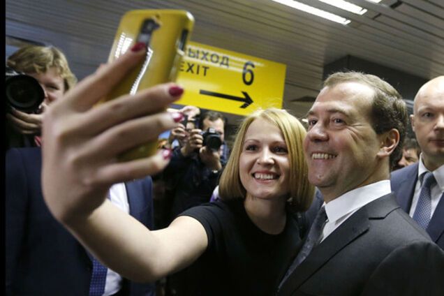 Предупреждение для Медведева: Роспотребнадзор считает 'селфи' основной причиной вшей у россиян