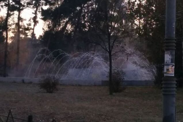 Киевляне засекли в парке фонтан с горячей водой 