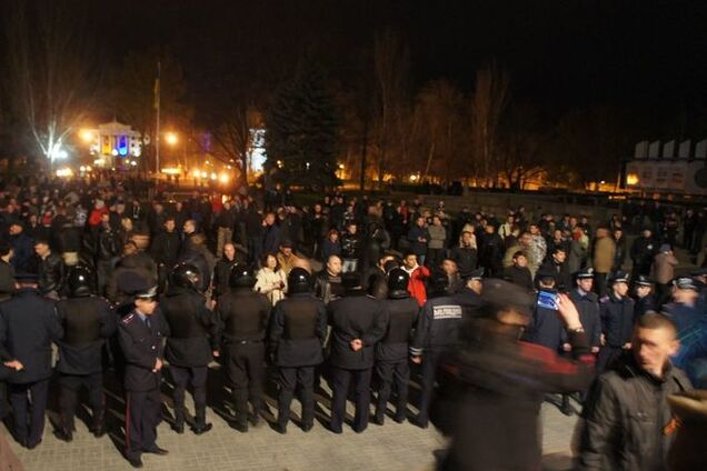 Неизвестные заблокировали 96 ОИК в Вышгороде: началась потасовка, бюллетени валяются под ногами