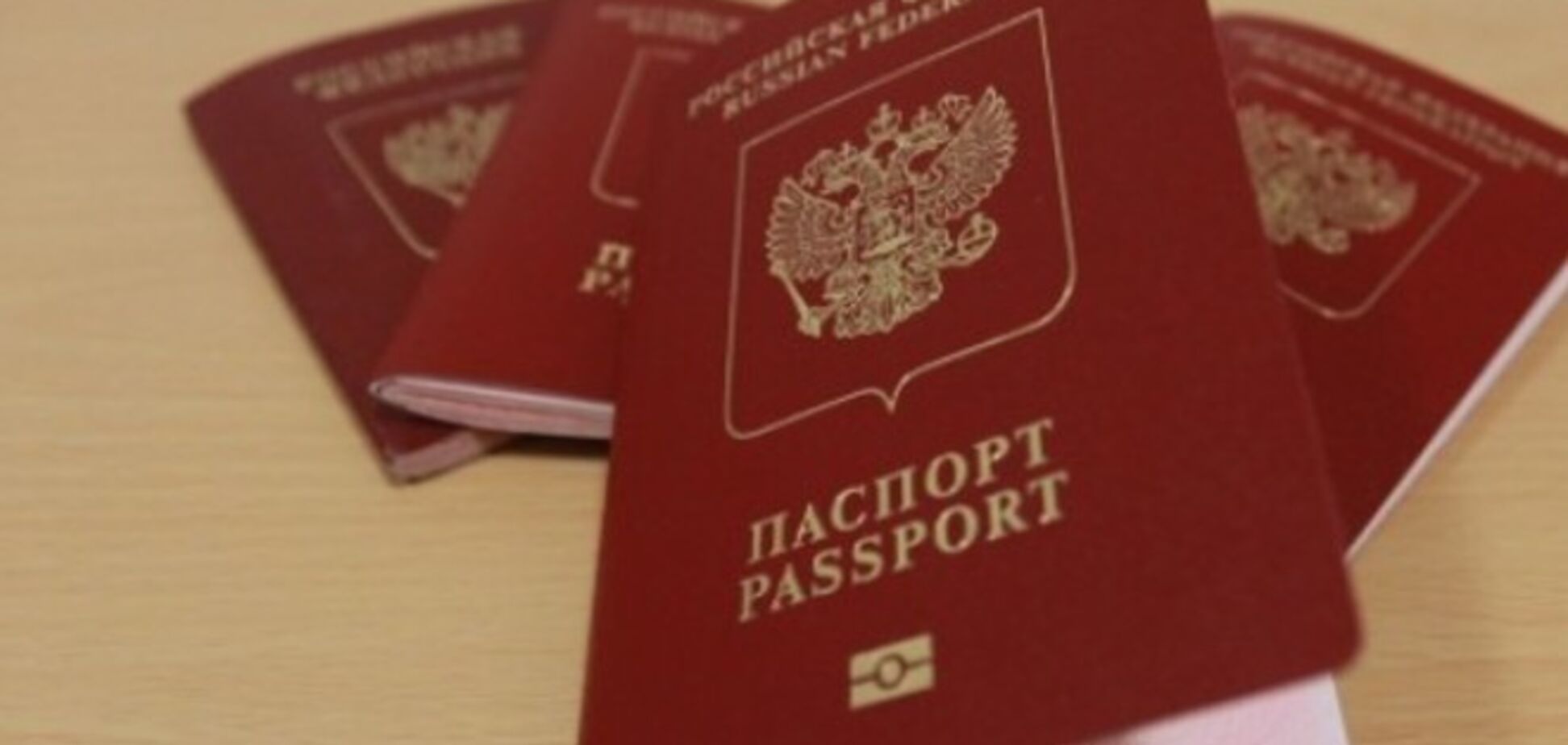 Кримчанам роздають 'краснодарські' закордонні паспорти, але шенгенської візи їм все одно не побачити