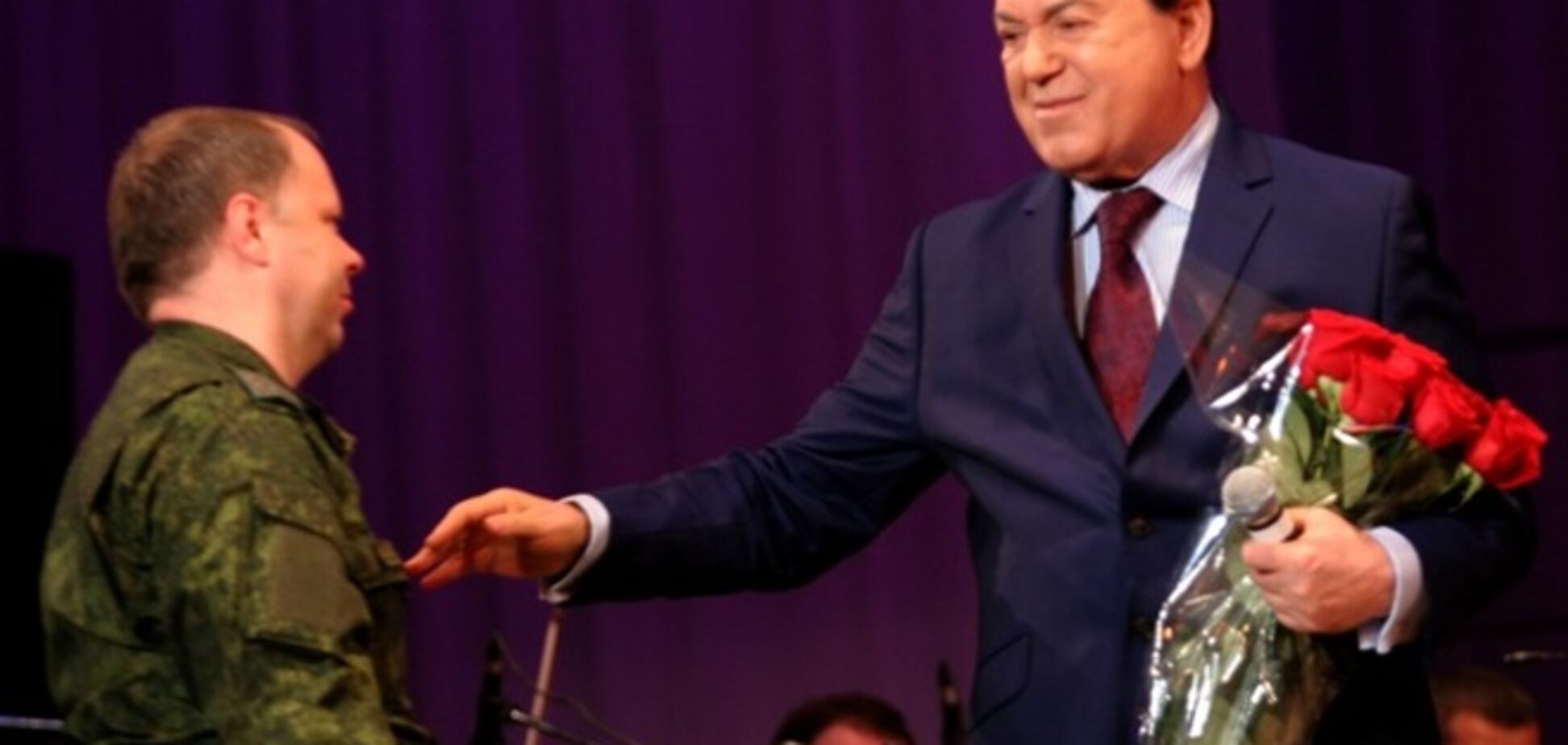 Кобзон спел перед террористами 'ДНР': опубликовано фото