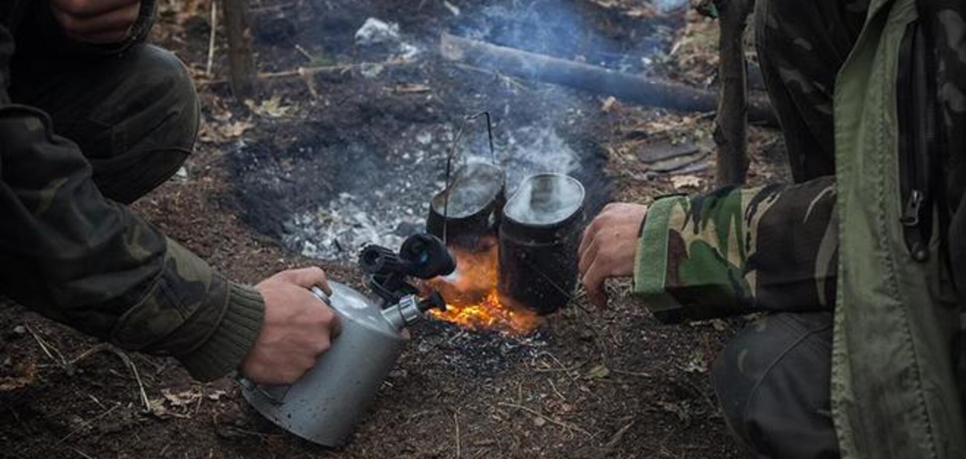Волонтер в фотографиях показал, в каких условиях выживают бойцы в зоне АТО