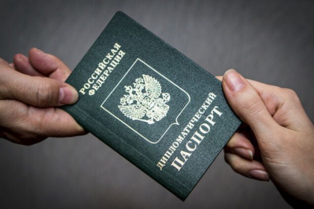 Депутатов Госдумы принудили сдать дипломатические паспорта