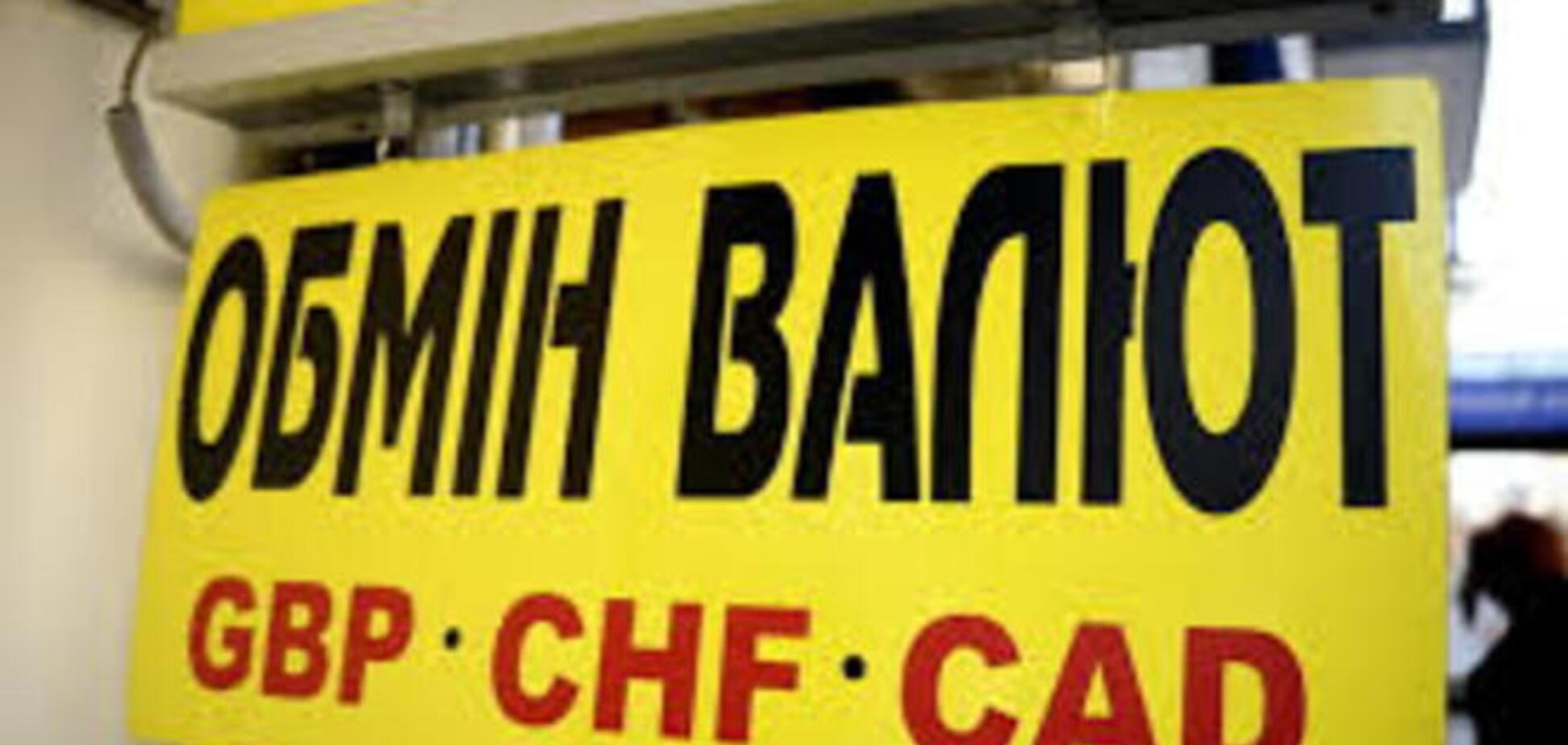 День после выборов: доллар в банках закончился, черный рынок активизировался