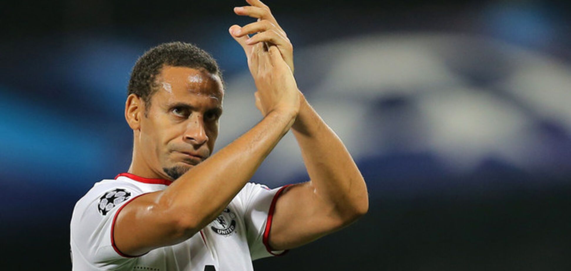 Знаменитого футболиста дисквалифицировали за оскорбительное сообщение в 'Твиттере'