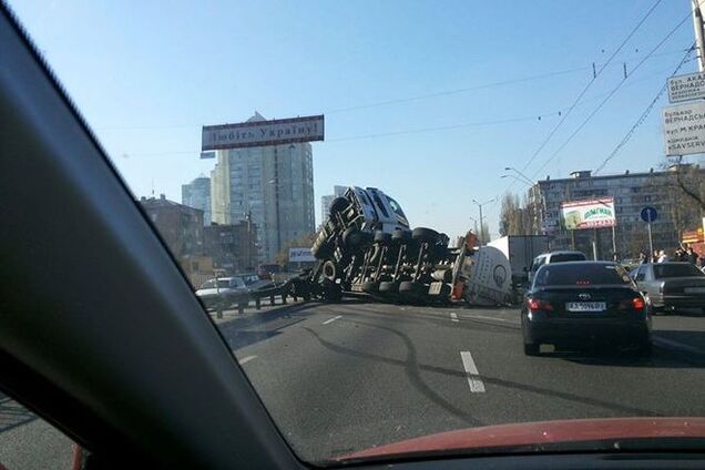 ДТП с фурой подсолнечного масла в Киеве: новые подробности