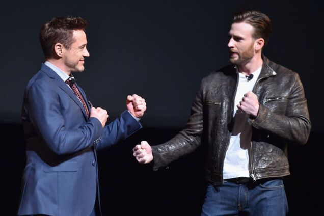 Железный человек и Капитан Америка сцепились прямо на сцене