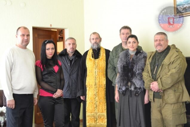 Московское православие: священник УПЦ МП освятил 'верховный суд' и 'генпрокуратуру' 'ДНР'