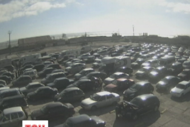 Шторм влаштував колапс на керченській переправі: в черзі стоять 1500 авто