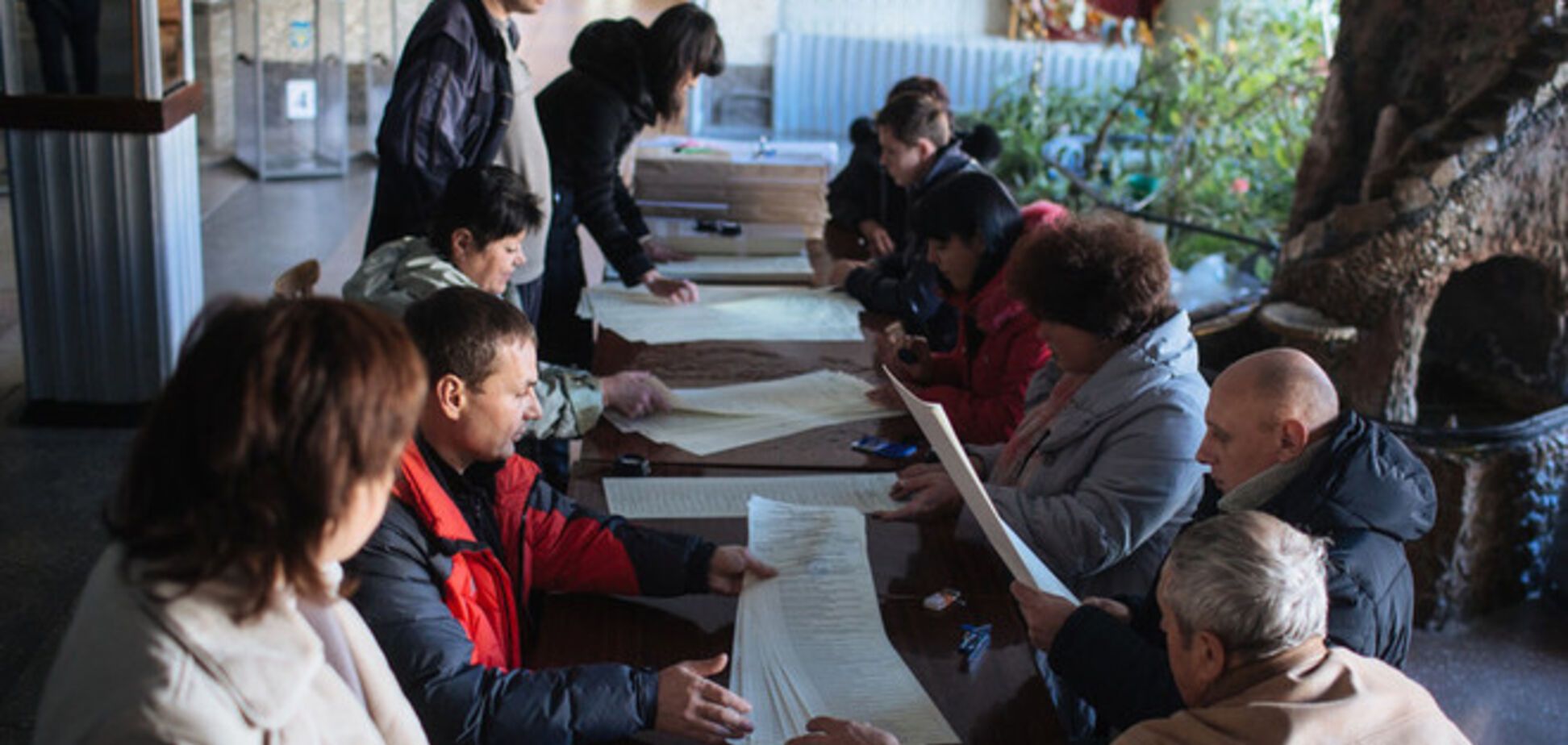 На округе Корнацкого председатель комиссии пытался похитить печать