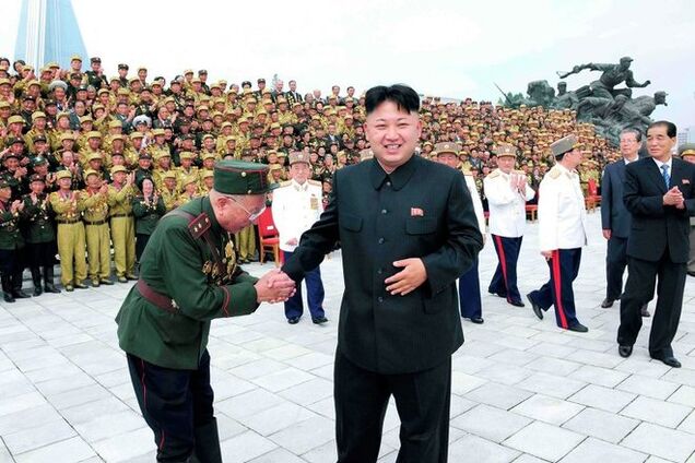 Фанат Ван Дамма Ким Чен Ын казнил 50 членов правительства за просмотр мыльных опер