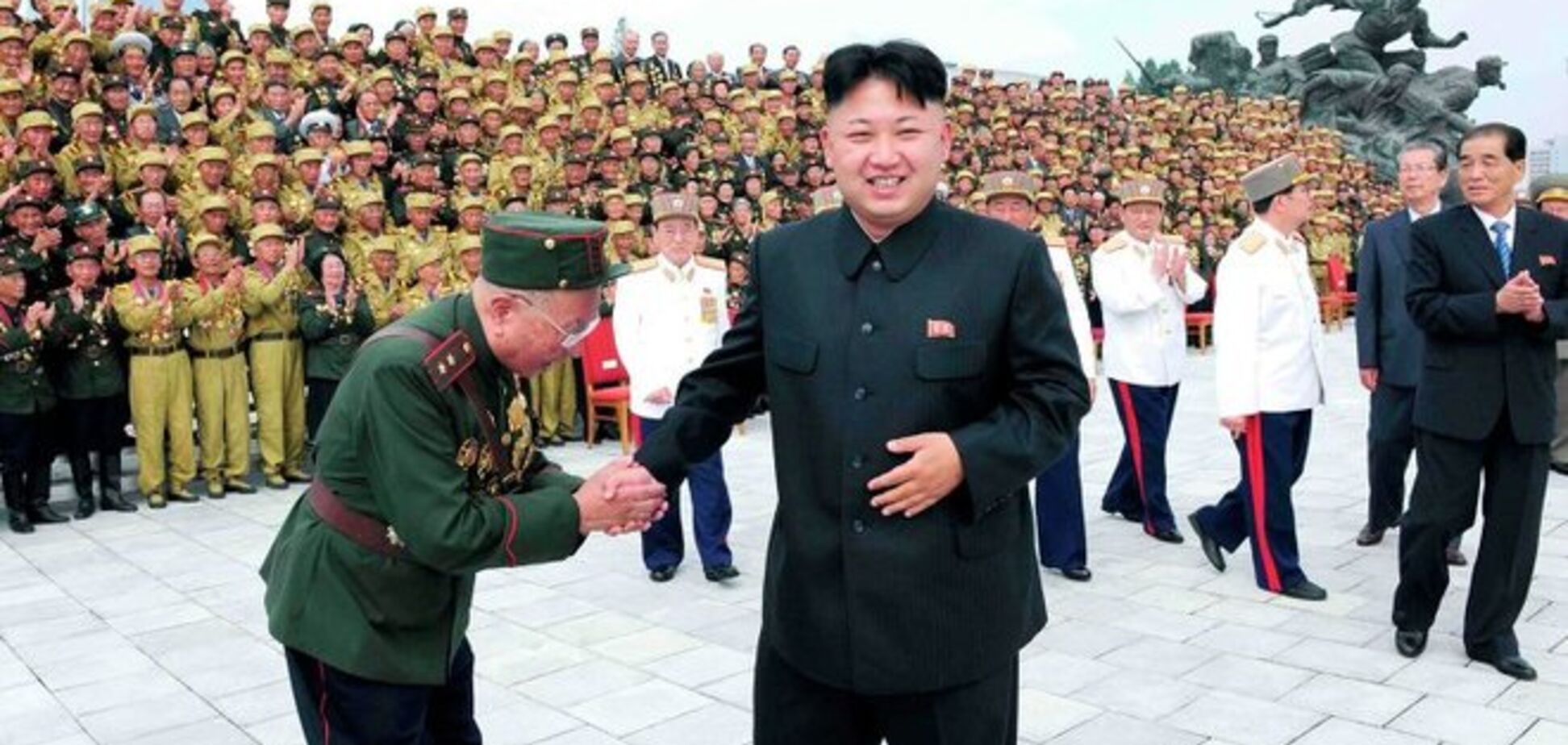 Фанат Ван Дамма Ким Чен Ын казнил 50 членов правительства за просмотр мыльных опер
