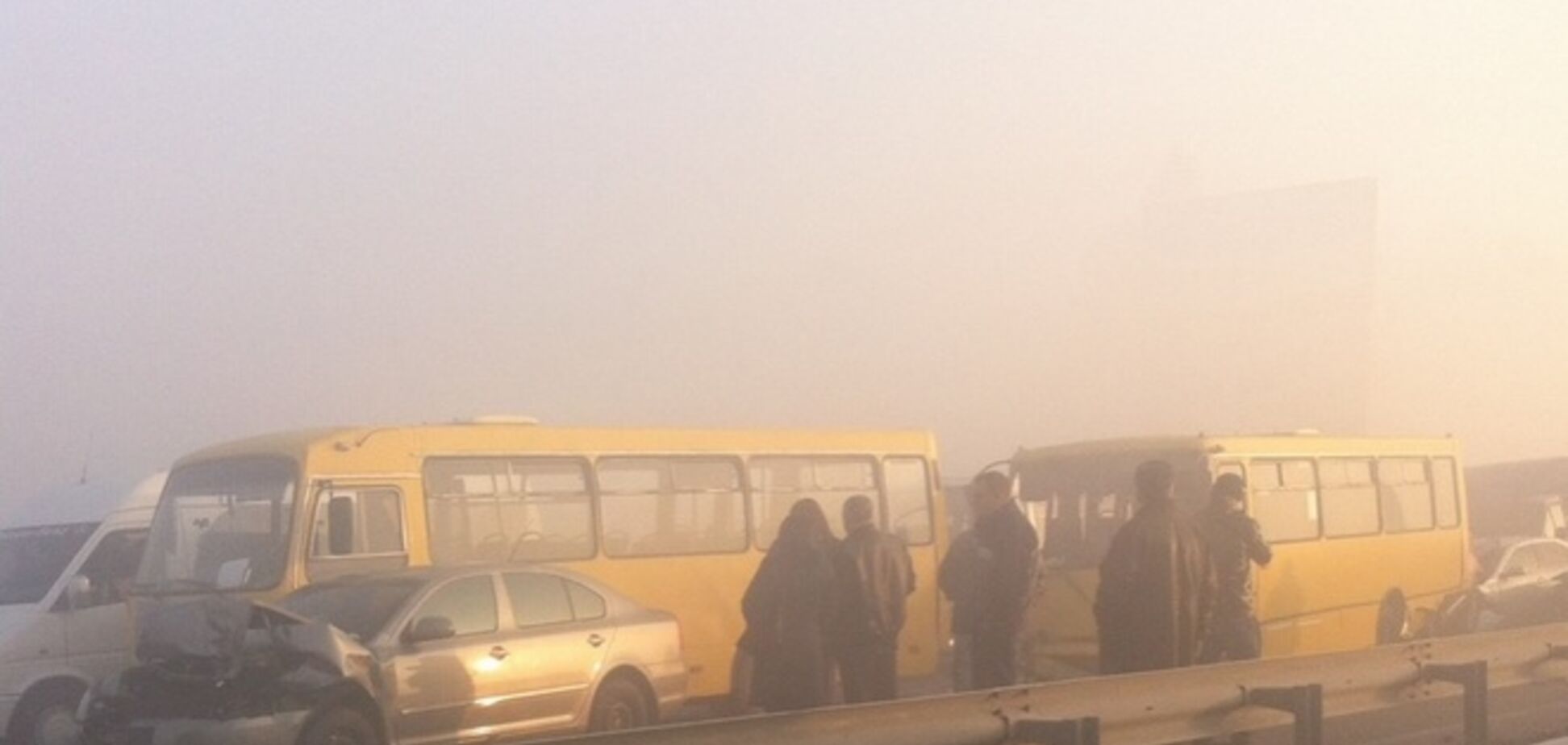 ДТП на выезде из Киева: из-за тумана столкнулись 14 автомобилей