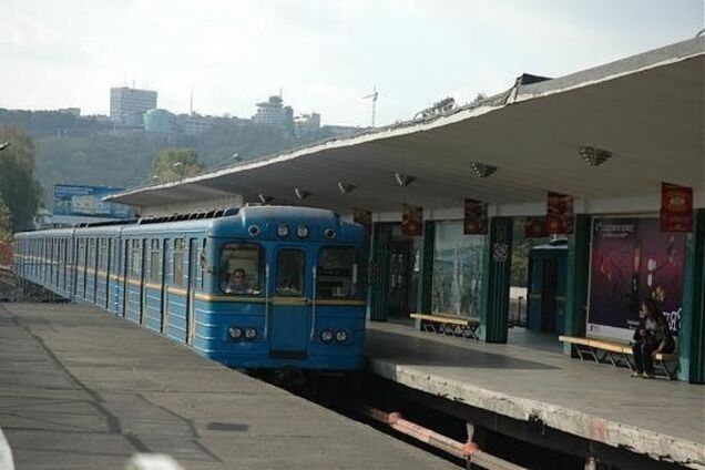 В Киеве снова закрыта станция метро 'Дарница' из-за сообщения о заминировании