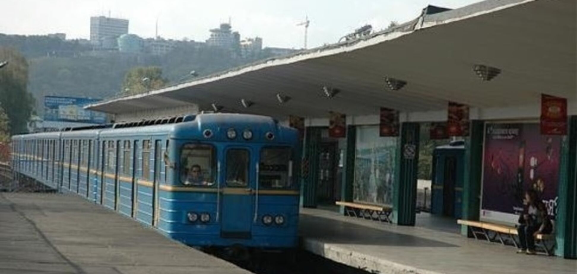 В Киеве снова закрыта станция метро 'Дарница' из-за сообщения о заминировании