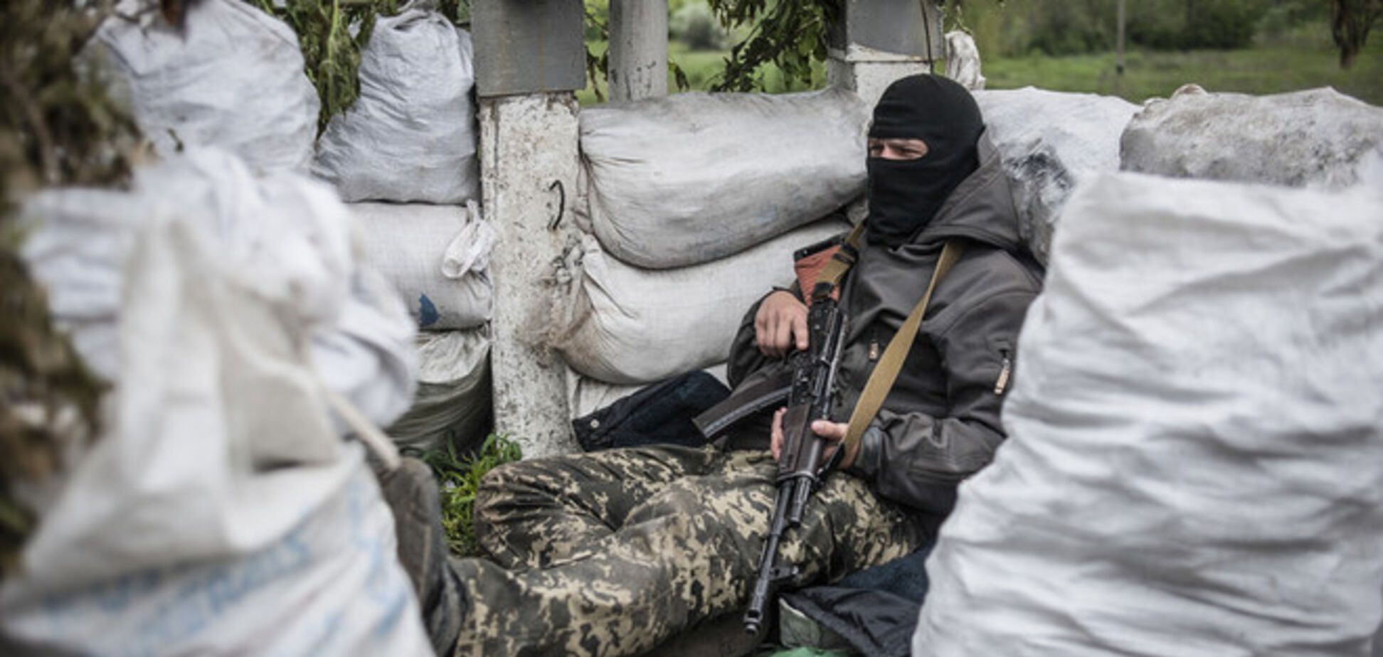 Терористи в Донецьку захопили адмінбудівлю зі зброєю та боєприпасами