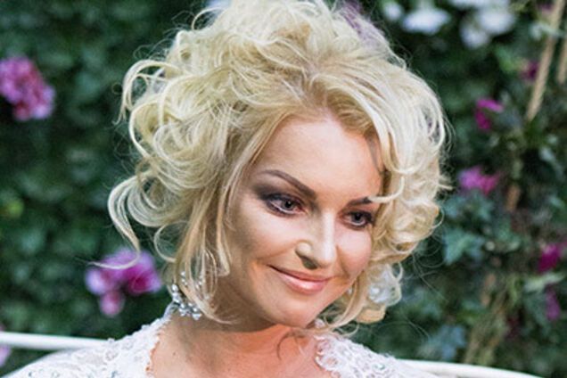 Волочкова в свадебном платье подалась в певицы