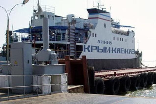 В Крыму разъяренные пассажиры, 'как пираты', штурмом взяли паром