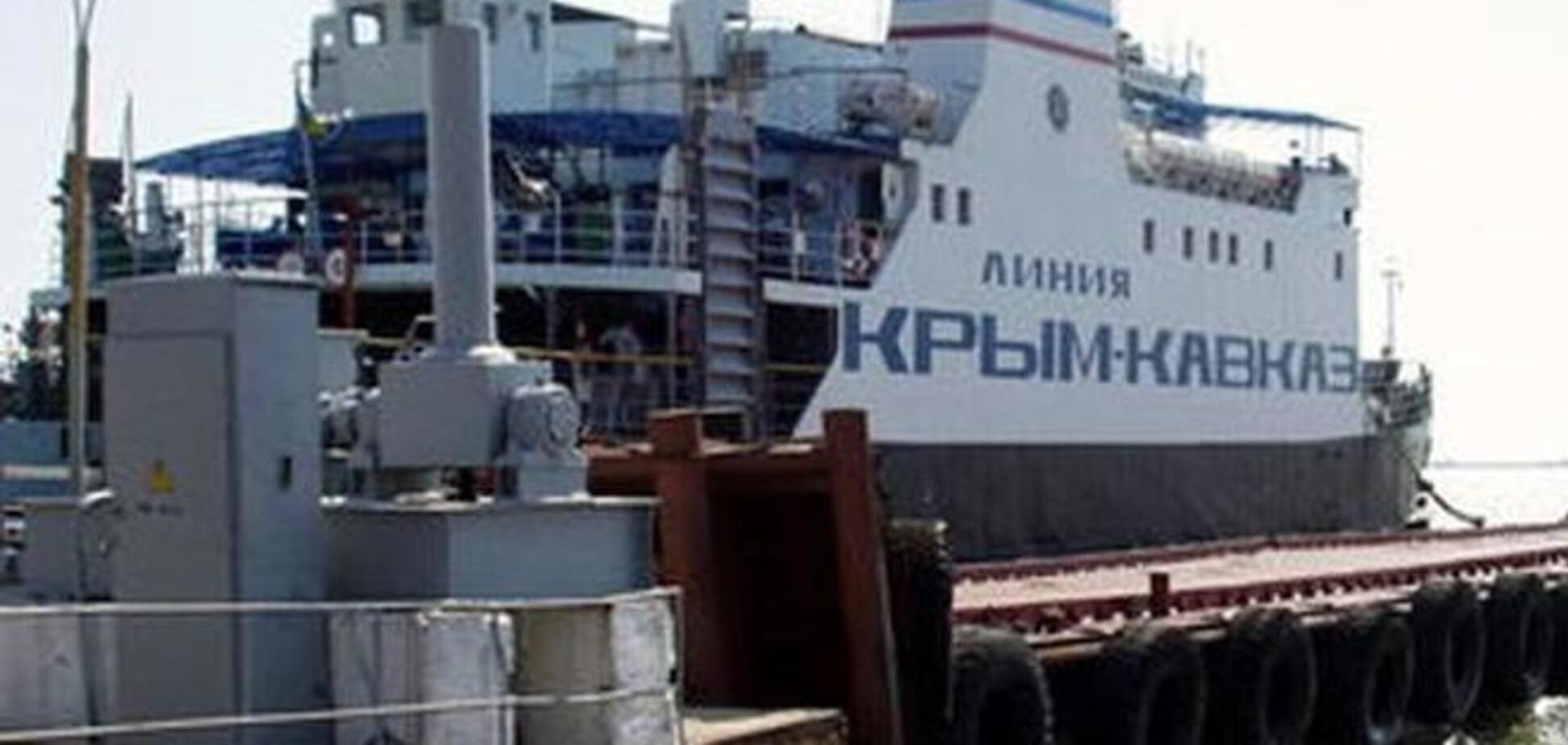 В Крыму разъяренные пассажиры, 'как пираты', штурмом взяли паром