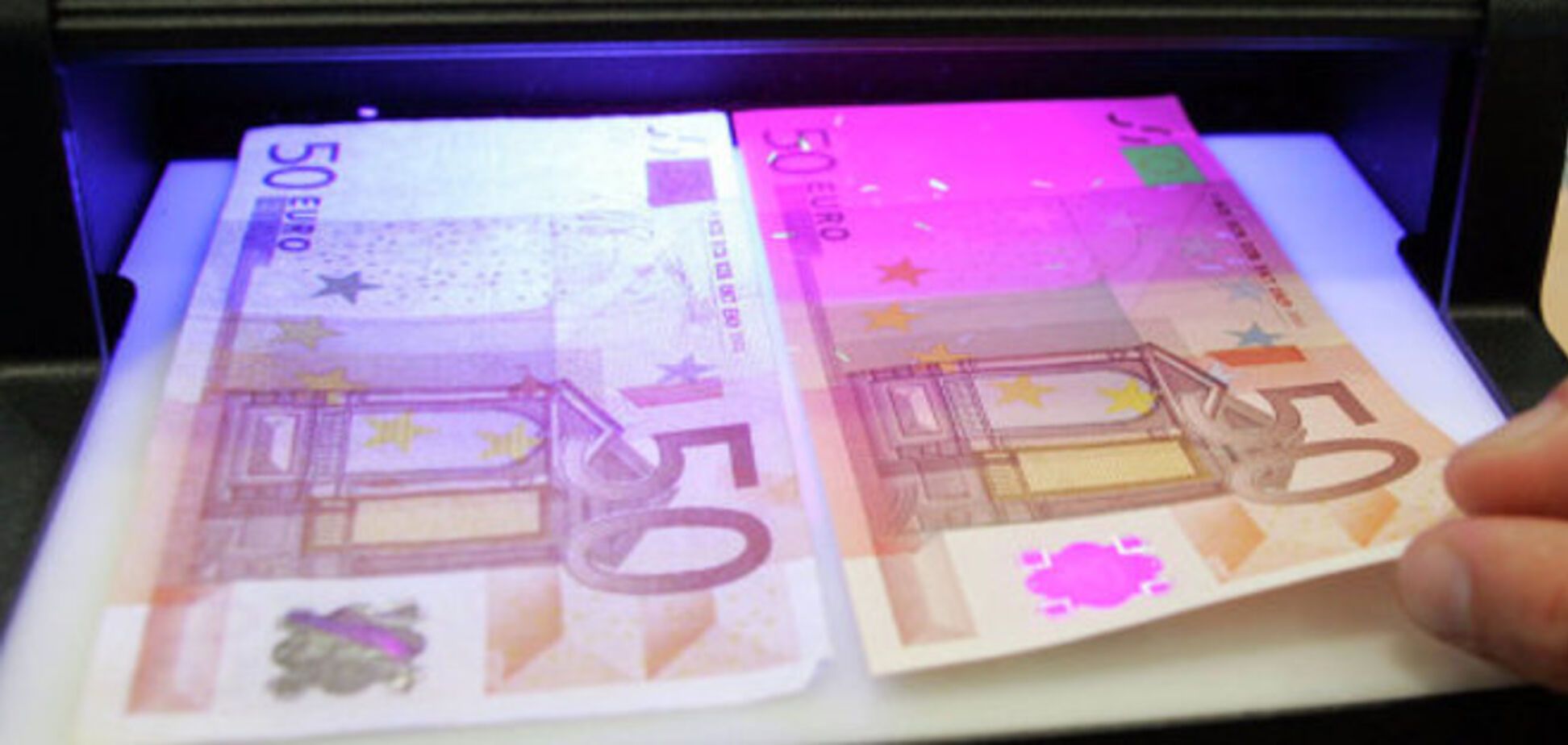 Официальный курс евро в России впервые превысил 54 рубля