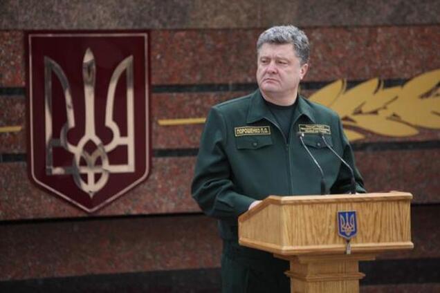 Україна перевела економіку на 'військові рейки' - Порошенко