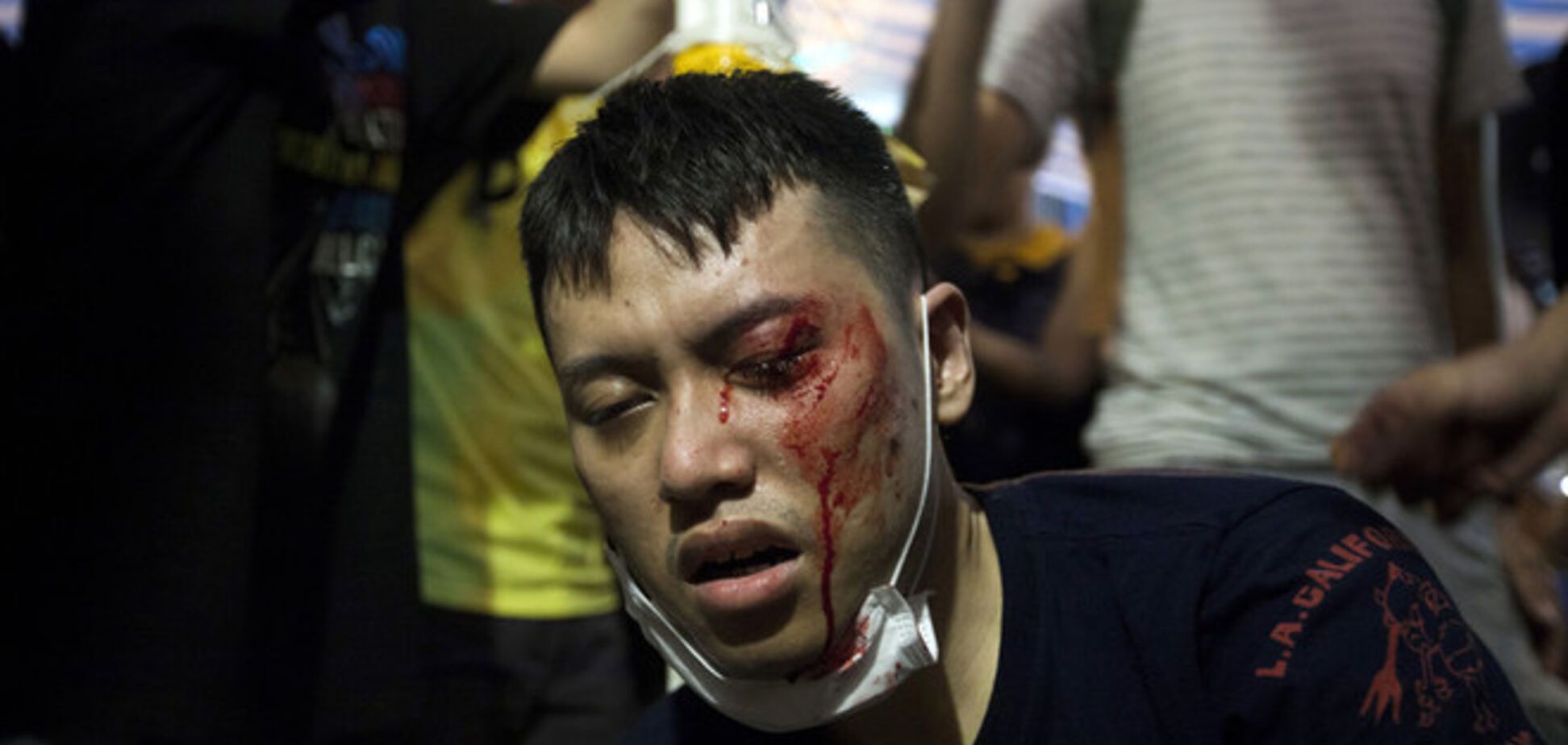 Переговори в Гонконзі під загрозою зриву через запеклі сутички