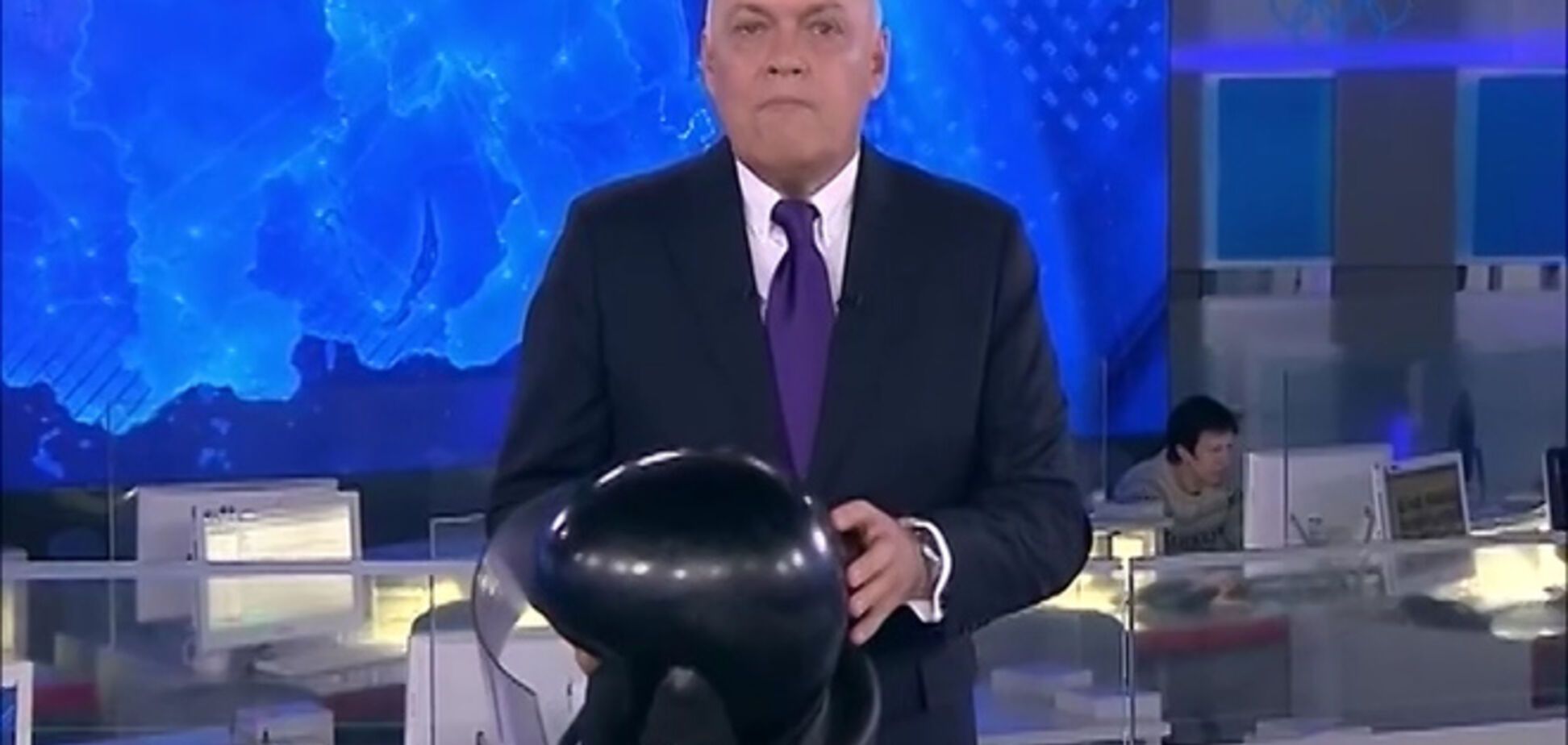 Украинцы не доверяют российским СМИ, украинским партиям, судам и банкам