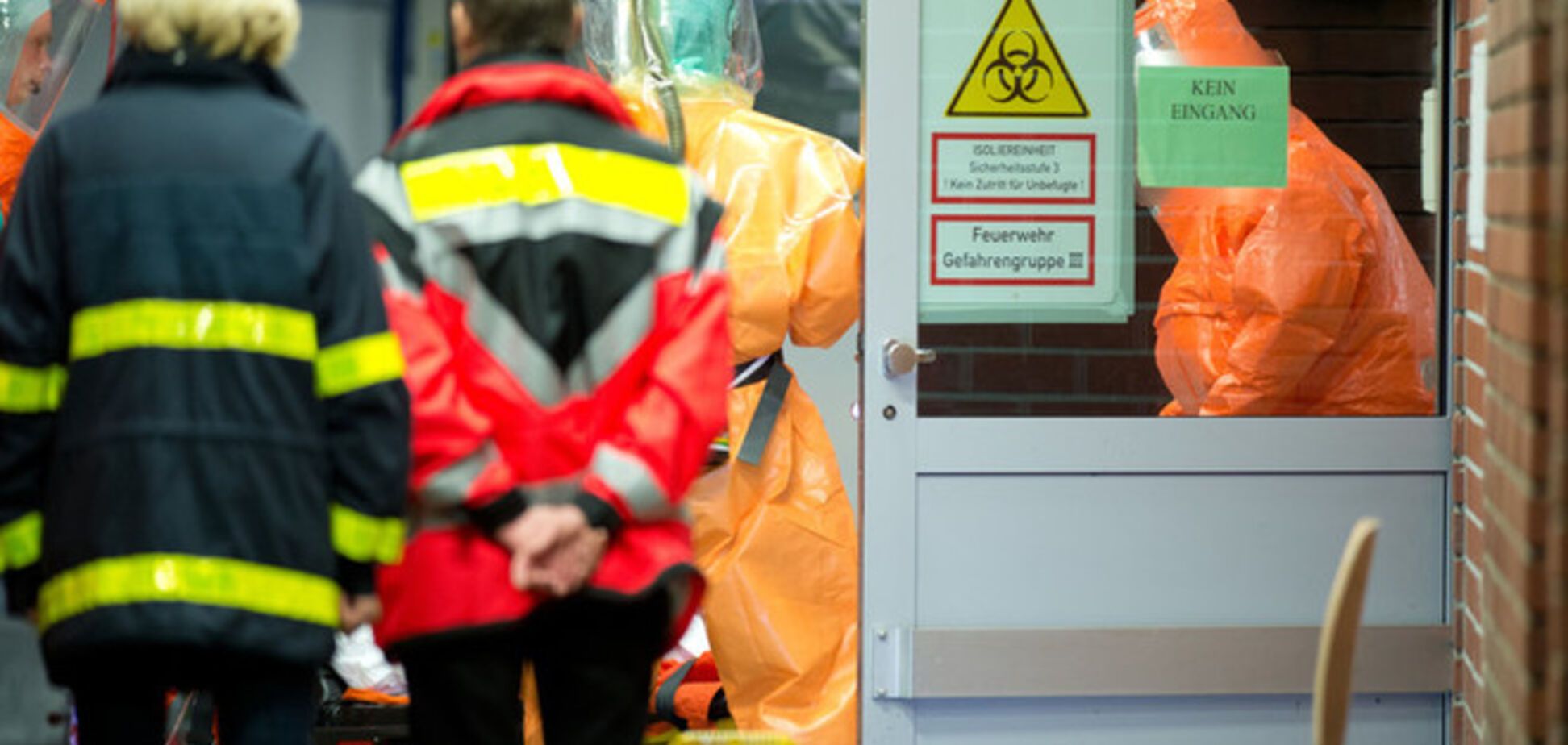 У Росії сотні студентів потрапили до лікарень з підозрою на Ебола