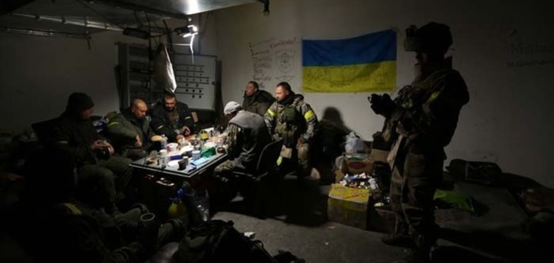 Донецкий аэропорт защищают не говорящие на украинском языке этнические русские 'киборги' - очевидцы