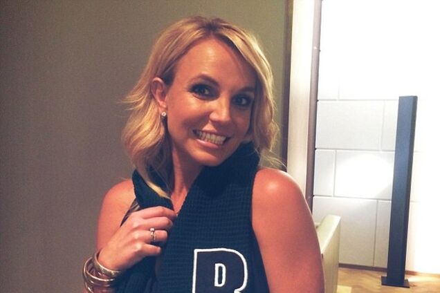 'Алфавитный' шарф: новый благотворительный флешмоб селебрити