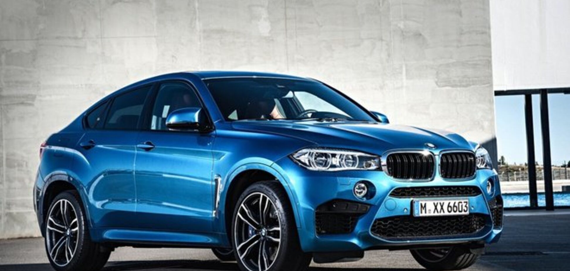 БМВ выпустила на дороги новые мощные кроссоверы X5 M и X6 M