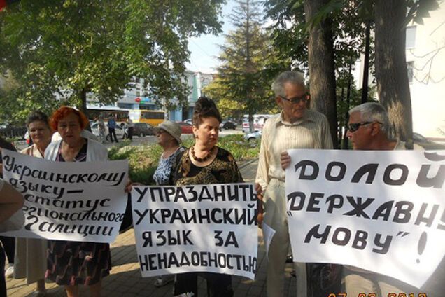 В Евпатории пенсионерку вытолкали из маршрутки за украинский язык