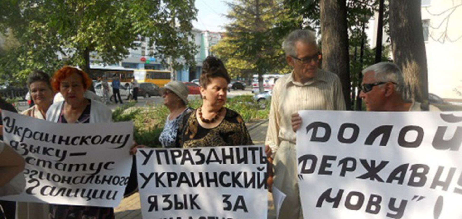 В Євпаторії пенсіонерку виштовхали з маршрутки за українську мову