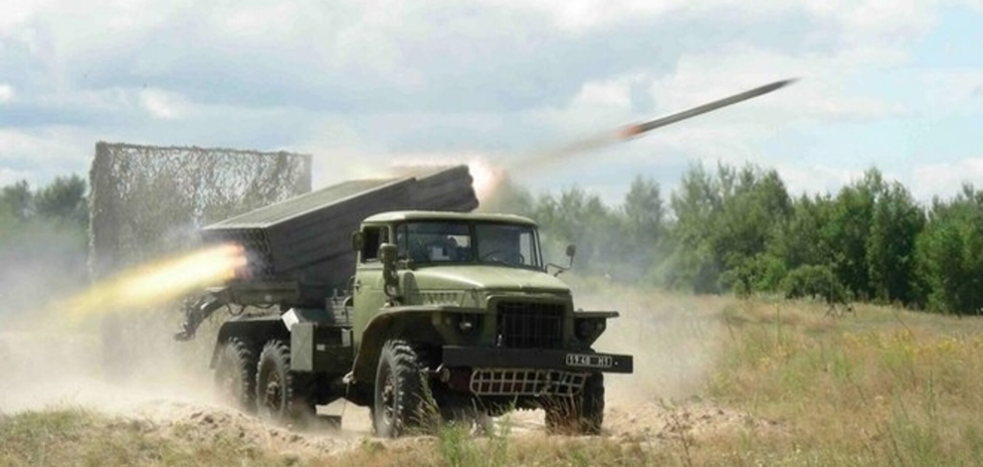 Террористы массированно обстреливают село на Луганщине: есть жертвы среди населения