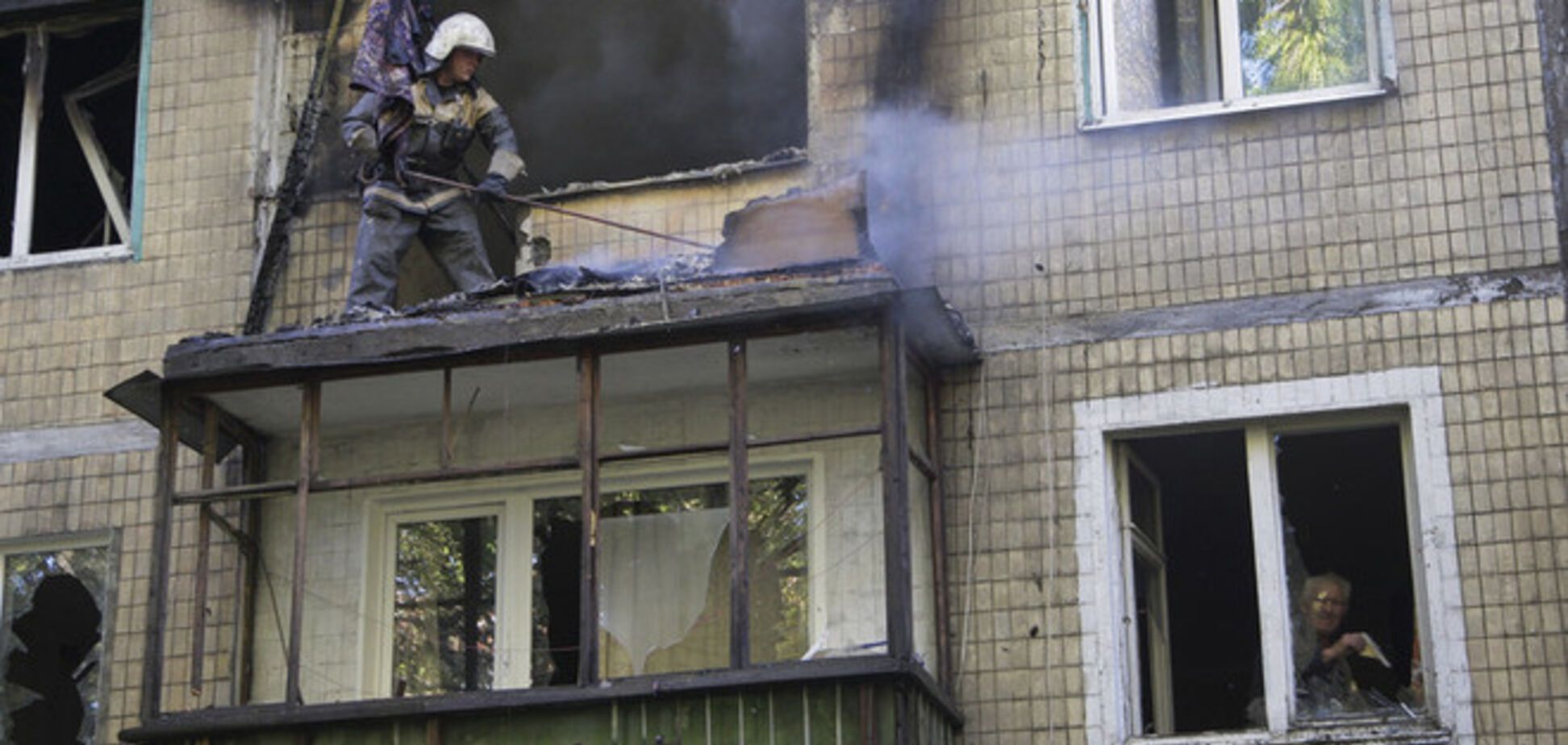 В ряде районов Донецка слышны выстрелы из тяжелых орудий