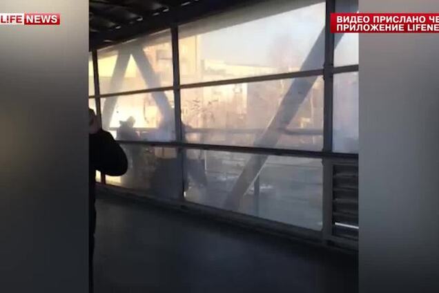 На мосту в центре Москвы вывесили плакат 'Свобода Украине'