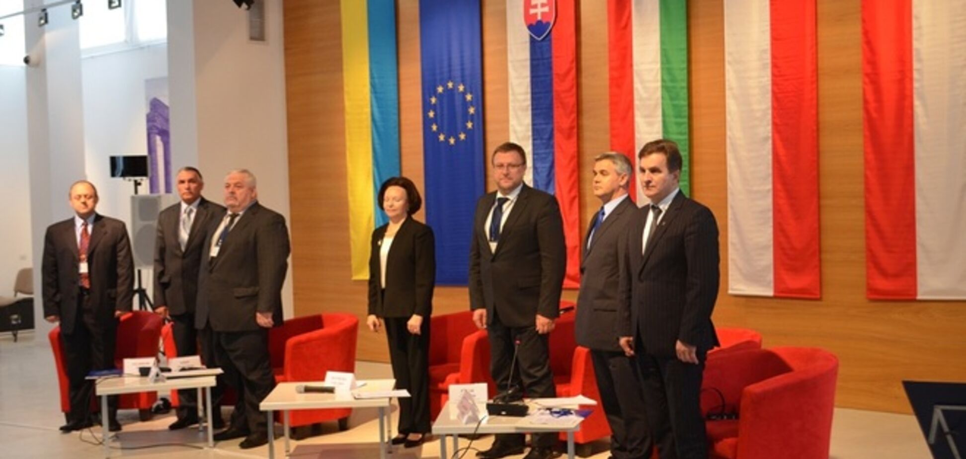 В Словакии стартовал саммит Вышеградской четверки: обсудят выборы в Украине и расширение ЕС