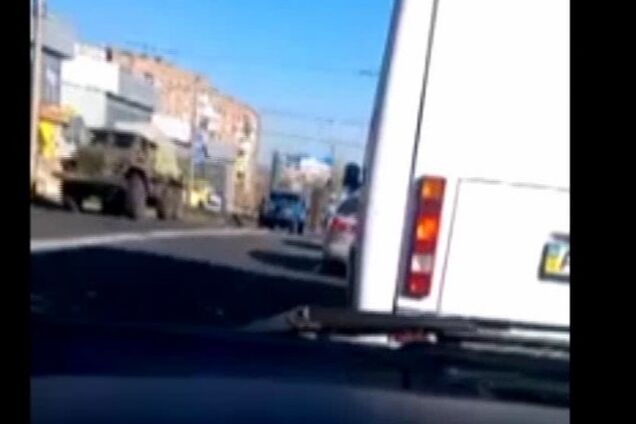 В Макеевке очевидцы сняли на видео колонну новеньких 'Градов' террористов