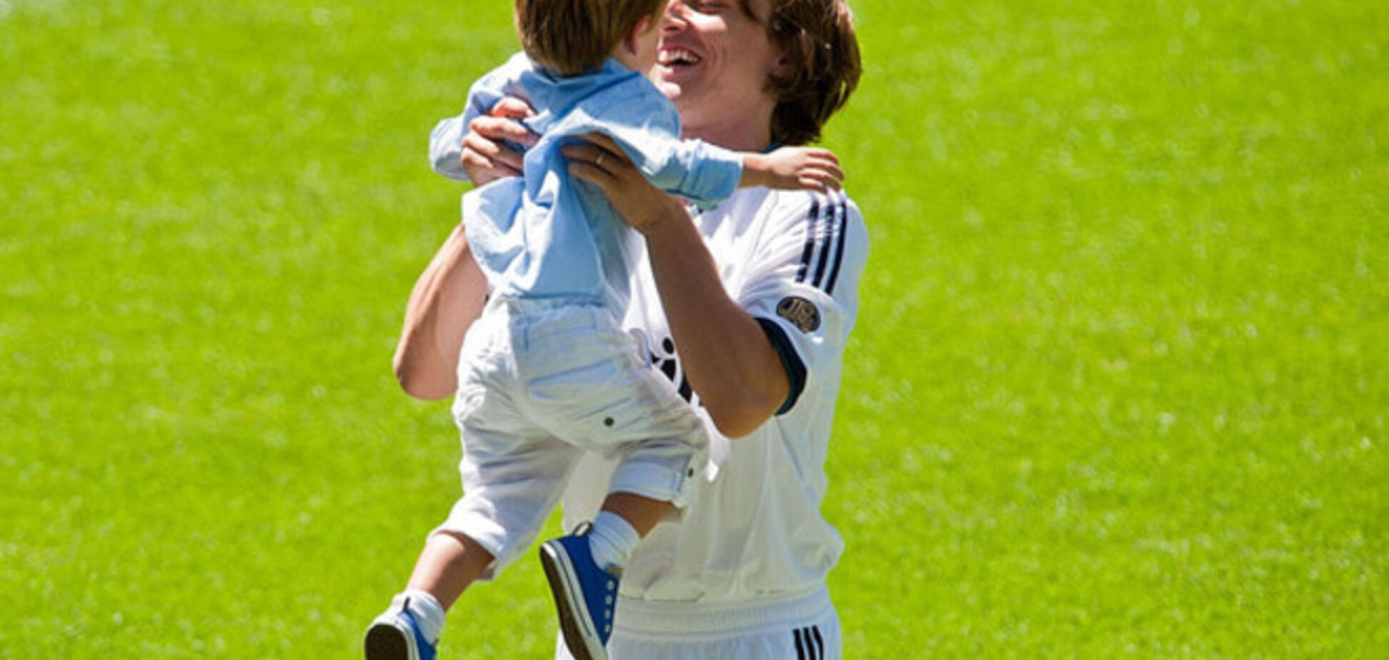 Сын футболиста 'Реала' не захотел здороваться с Роналду: видео курьеза